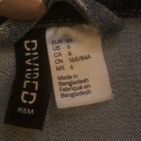 H&M patch jean jacket - Picture 6 of 6